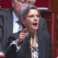 &quot;Sortez de Paris !&quot; : Sandrine Rousseau interpelle Gérald Darmanin et se fait sèchement recadrer à l&#039;Assemblée nationale