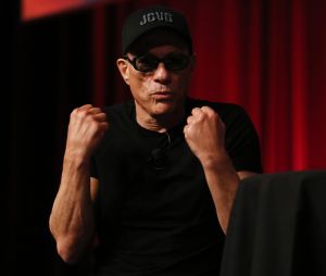 Jean-Claude Van Damme sur scène à Sydney pour l'événement An evening with Jean-Claude Van Damme le 6 mars 2020.  Sydney, AUSTRALIA - Jean-Claude Van Damme On Stage in Sydney 