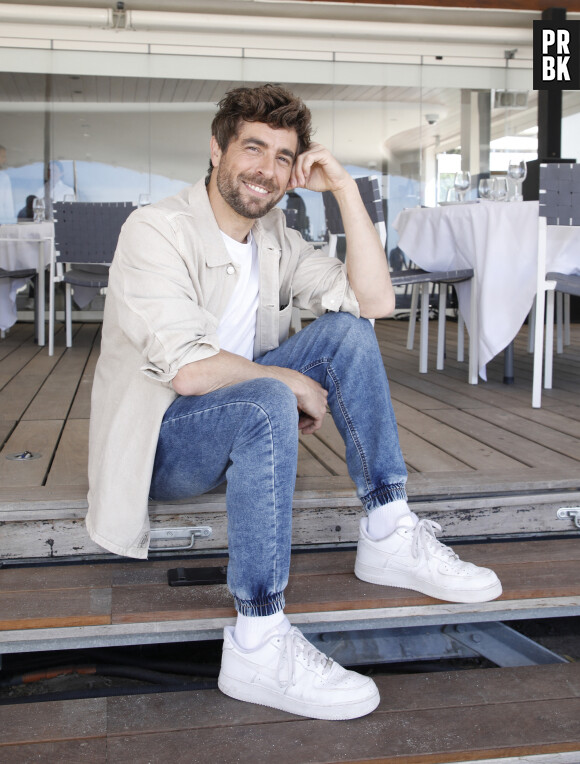 Agustin Galiana (Ici Tout commence) lors du photocall de 'CanneSeries ' Saison 6 au Palais des Festivals de Cannes le 15 Avril 2023. © Denis Guignebourg/Bestimage  Ici tout commence Photocall during the 6th Canneseries International Festival : Day Two on April 15, 2023 in Cannes, France.