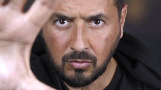 "C'est vraiment la honte" : la lettre de Moundir à Elisabeth Lévy dans TPMP serait en réalité... un plagiat !