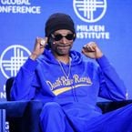Surprise (non) : Snoop Dogg n'arrête pas vraiment la weed, le rappeur a piégé ses fans (et vous allez halluciner)