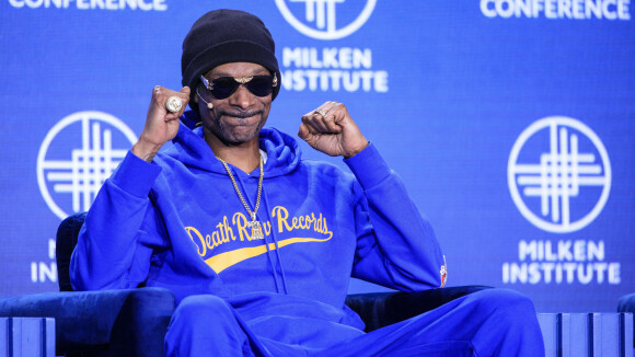 Surprise (non) : Snoop Dogg n'arrête pas vraiment la weed, le rappeur a piégé ses fans (et vous allez halluciner)