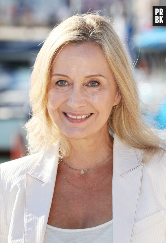 Catherine Marchal au photocall de la série "Ici tout commence" lors de la 24ème édition du Festival de la Fiction TV de La Rochelle, France, le 17 septembre 2022. © Patrick Bernard/Bestimage 