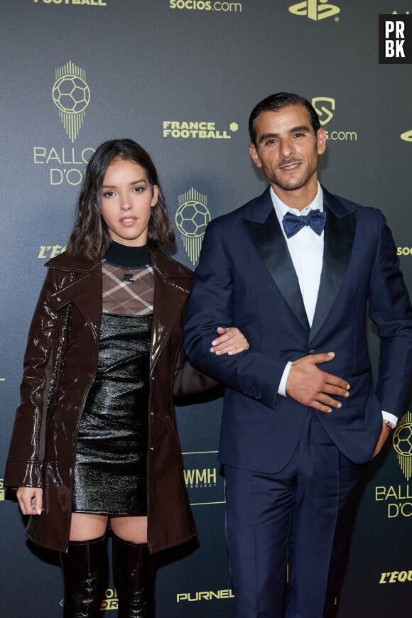 Sofiane Zermani (Fianso) et Lyna Khoudri - Photocall de la 66ème cérémonie du Ballon d’Or au Théâtre du Chatelet à Paris le 17 octobre 2022. © Cyril Moreau/Bestimage 