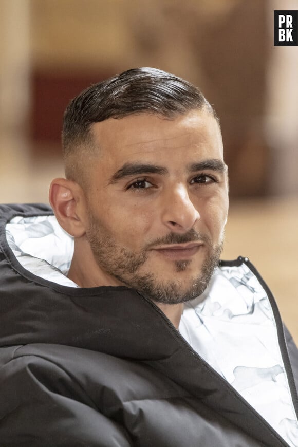 Fianso, Sofiane Zermani de son nom complet, est depuis des lustres street cred dans le cercle du rap. Mais qu'en est-il de sa carrière d'acteur ? Alors qu'il est à l'affiche de deux films épatants ce mois ci, on a passé son jeu au peigne fin. On vous dit tout.
Exclusif - Fianso (Sofiane Zermani) - Enregistrement de l'émission Clique X, présentée par M.Achour, diffusée sur MyCanal à partir du 21 Mai 2021 au palais Brongniart, à Paris, France, le 11 mai 2021. © Jack Tribeca/Bestimage 