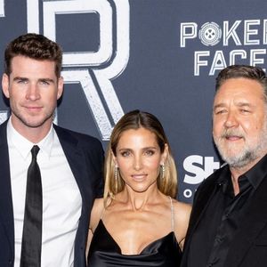 Liam Hemsworth, Elsa Pataky, Russell Crowe à la première du film "Poker Face" à Sydney, le 15 novembre 2022.