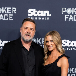Russell Crowe, Britney Theriot à la première du film "Poker Face" à Sydney, le 15 novembre 2022.
