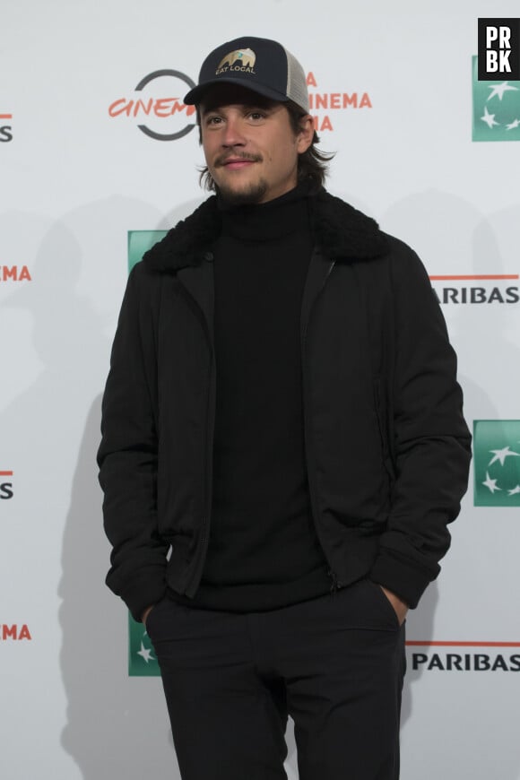 Nekfeu lors du photocall du film "Tout nous sépare" lors du 12ème festival du film de Rome le 27 octobre 2017.