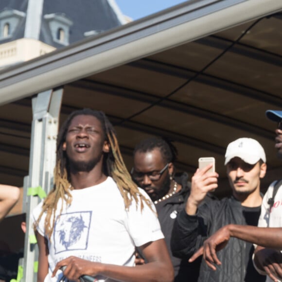 Semi-Exclusif - Concert sauvage du rappeur Nekfeu en soutien au mouvement Nuit Debout place de la République à Paris, le 1er mai 2016.