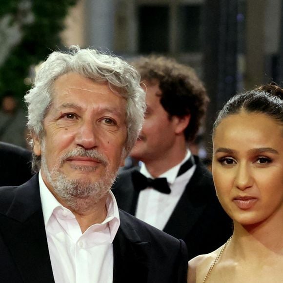 Alain Chabat, Oulaya Amamra - Montée des marches du film « Fumer Fait Tousser » lors du 75ème Festival International du Film de Cannes. Le 21 mai 2022 © Dominique Jacovides / Bestimage  Red carpet of the movie « Smoking Causes Coughing » during the 75th Cannes International Film Festival. On may 21st 2022 
