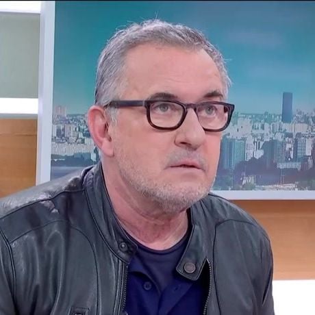 "Je ne vous dérange pas ?" : se croyant hors antenne, Christophe Dechavanne embarrasse Emilie Tran Nguyen sur Franceinfo