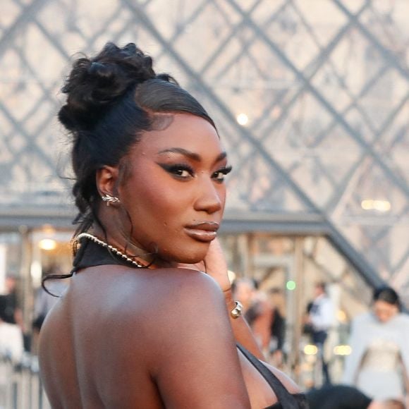 Aya Nakamura - Photocall de la soirée Lancome X Louvre lors de la Fashion week de Paris (PFW), dans la cour du musée du Louvre, à Paris, France, le 26 septembre 2023. © Christophe Clovis/Bestimage