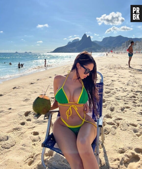 Nabilla en vacances au Brésil.