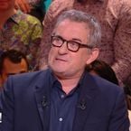 "Sur une jambe..." : la remarque très osée de Christophe Dechavanne dans Quelle époque à Matthieu Lartot qui vient de se faire amputer
