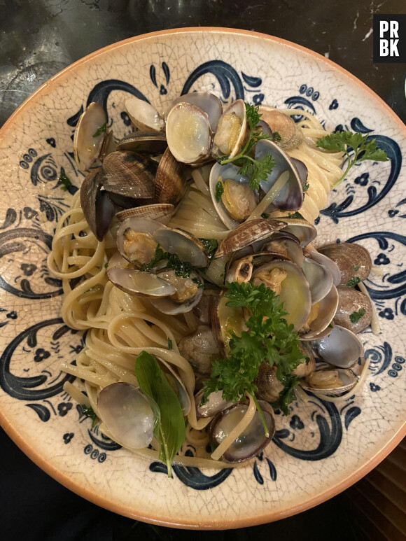 J'ai testé la nouvelle carte de Denny Imbroisi et Julien Serri chez Piccola Mia et je me suis régalé. Ici, les fameuses linguine alle vongole aux palourdes.