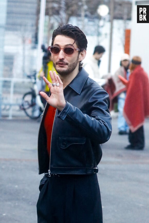 Pierre Niney - Arrivées au défilé Lacoste mode femme automne / hiver 2024-2025 au stade Roland-Garros lors de la Fashion Week de Paris (PFW), à Paris, France, le 5 mars 2024. © Christophe Clovis/Bestimage