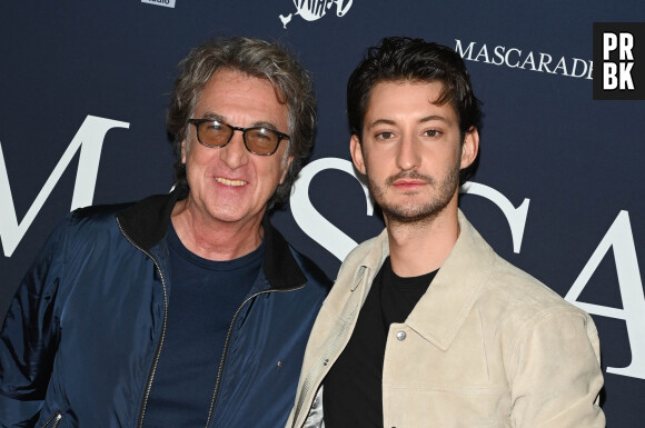 François Cluzet et Pierre Niney - Avant-première du film "Mascarade" au cinéma Pathé Wepler à Paris. Le 20 octobre 2022 © Coadic Guirec / Bestimage