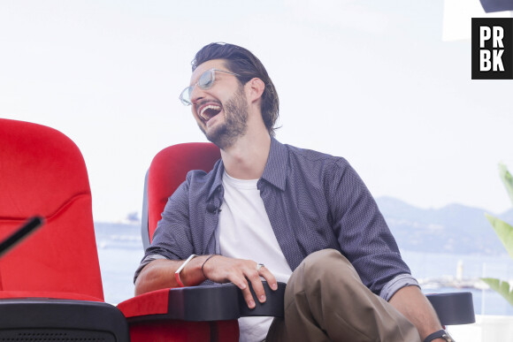 Exclusif - Pierre Niney - Interview de Pierre Niney par A.Trapenard pour Brut, lors du 75ème Festival International du Film de Cannes, France, le 27 mai 2022. © Jack Tribeca/Bestimage