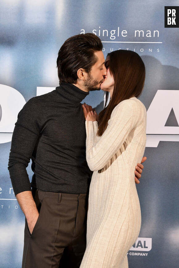 Pierre Niney et sa compagne Natasha Andrews à la première du film "Goliath" au cinéma UGC Normandie à Paris, le 8 mars 2022. © Pierre Perusseau/Bestimage