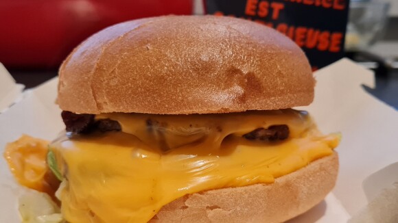 J'ai testé Speed Burger, la chaine de fast-food qui n'existe pas à Paris, mais qui envoie pourtant du rêve en bouche !