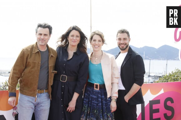 Nicolas Berger-Vachon, Anne Décis, Léa François et Marwan Berreni au photocall de la série "Plus belle la vie" lors de la 5ème saison du festival International des Séries "Canneseries" à Cannes, France, le 2 avril 2022. © Denis Guignebourg/Bestimage 