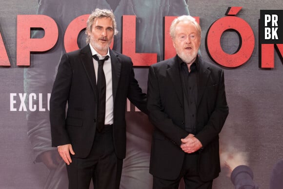 Joaquin Phoenix et Ridley Scott lors de la première du film "Napoléon" au Musée du Prado, le 20 novembre 2023, à Madrid (Espagne).