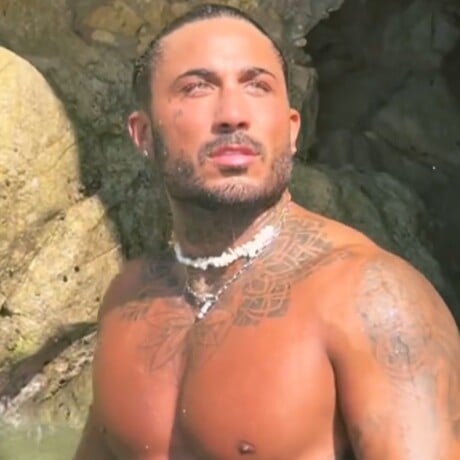 "Futur acteur porno" : Vivian Grimigni se filme totalement nu sur Instagram et choque les internautes