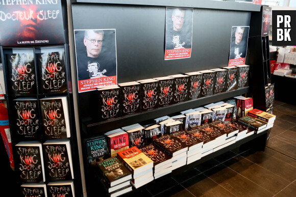 Paris, le 13 11 2013 - Seance de dedicace a l'occasion de la sortie du dernier livre de Stephen King "Docteur Sleep" - Mk2 Bibliotheque 