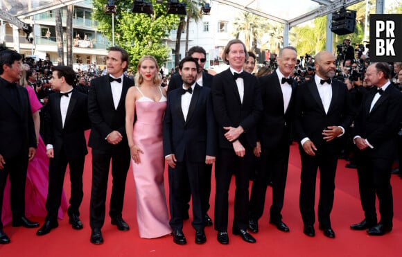 Stephen Park, Jake Ryan, Matt Dillon, Scarlett Johansson, Jason Schwartzman, Damien Bonnard, Wes Anderson, Tom Hanks, Jeffrey Wright, Fisher Stevens - Montée des marches du film Asteroid City lors du 76ème Festival International du Film de Cannes, au Palais des Festivals à Cannes. © Jacovides-Moreau / Bestimage