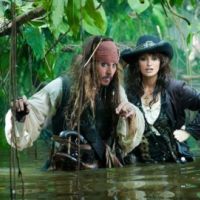 Pirates des Caraïbes ... Un poster promo officiel pour La Fontaine de Jouvence