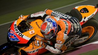 Casey Stoner ... vainqueur du 1er Grand Prix Moto GP au Qatar, Valentino Rossi 7eme