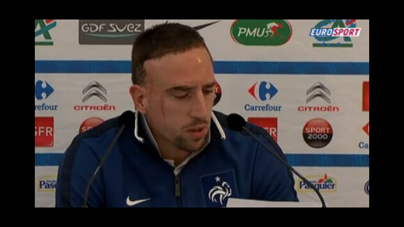 Franck Ribery ... VIDEO ... il lit un communiqué pour son retour en équipe de France