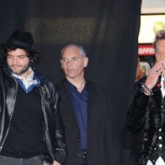 Johnny Hallyday ... Loin d'être seul sur les Champs-Elysées pour la sortie de son nouvel album