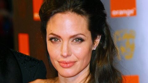 Angelina Jolie... un nouveau tatouage d'amour pour Brad ...