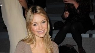 Katrina Bowden ... Femme la plus sexy de l'année pour Esquire (VIDEO)