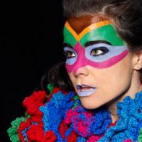 Björk revient avec Crystalline, un nouveau single qui coule de source (AUDIO)