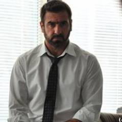 Eric Cantona voit rouge et s'agace (VIDEO)