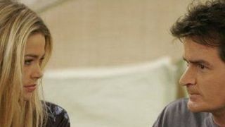 Mon Oncle Charlie : Denise Richards refuse d'assister à l'enterrement de Charlie Sheen
