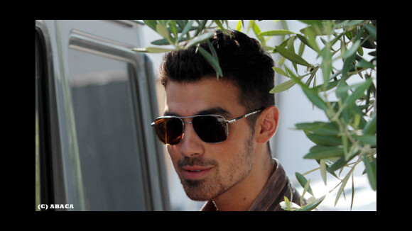 VIDEOS - Joe Jonas : des nouvelles images de son clip très Français ''Just In Love''
