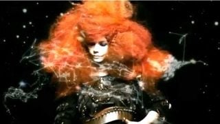 Björk dans la lune : découvrez son clip ''Moon'', son nouveau single (VIDEO)