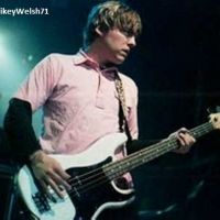 Weezer en deuil : mort troublante de Mikey Welsh, son ancien bassiste