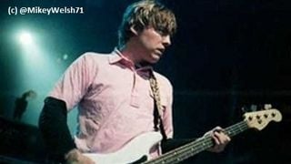 Weezer en deuil : mort troublante de Mikey Welsh, son ancien bassiste