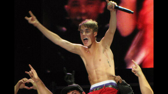 Justin Bieber tombe la chemise au Venezuela (PHOTO)