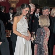 Kate Middleton sublime et souriante avec William ... dans une robe ample (PHOTOS)
