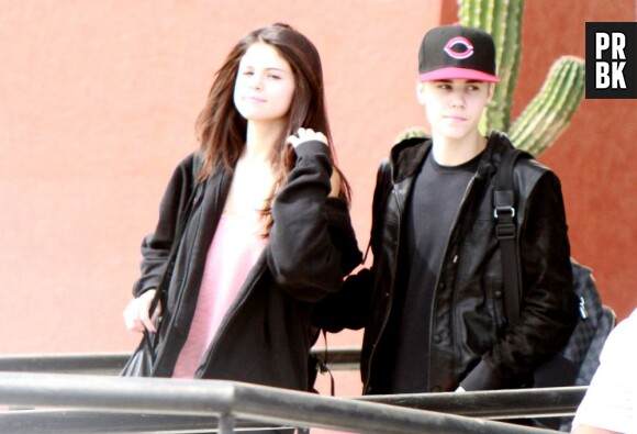 Justin dans la rue avec sa chérie Selena Gomez