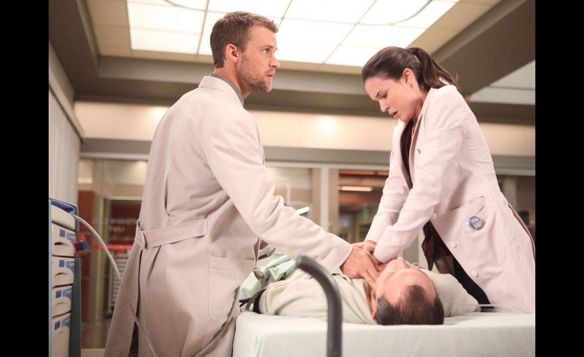 Photo : Dr House saison 8 - Jesse Spencer et Odette Annable - PureBreak