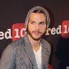 Ashton Kutcher en mode sexy roots sur le "red carpet"