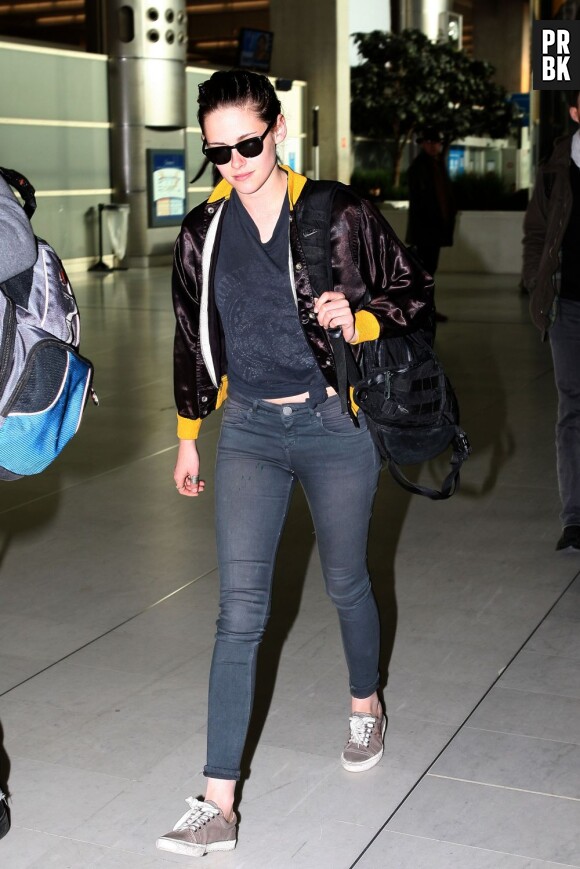 Kristen Stewart arrive à Paris le 29 janvier 2012