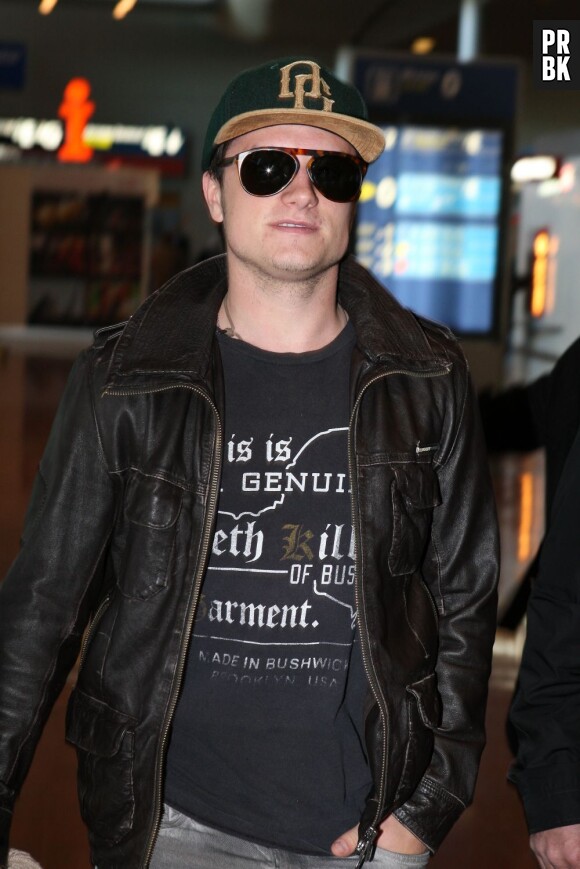 Josh Hutcherson arrive à Paris le 10 février 2012