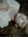 Taylor Swift se la joue dépressive dans le clip de Safe &amp; Sound